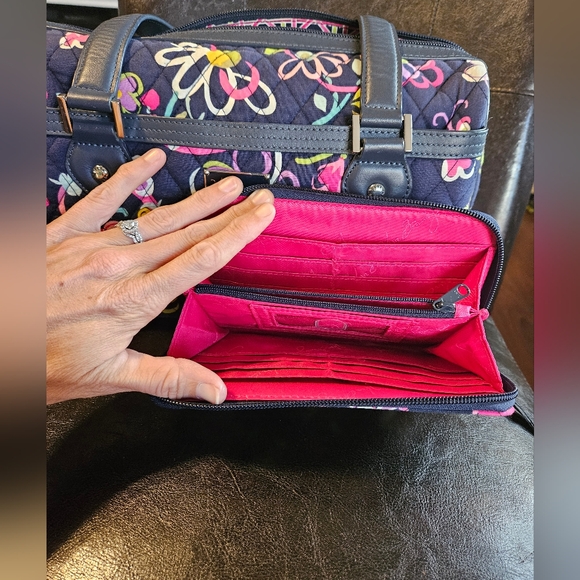 Vera Bradley purse and wallet set. Used but still in good condition. - Picture 4 of 8